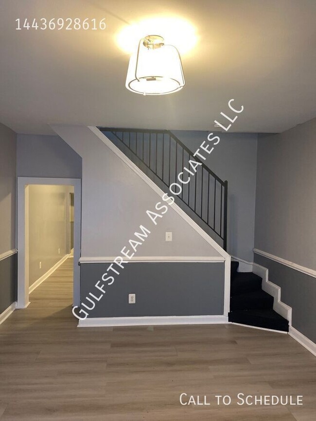 Building Photo - 702 N Kenwood Ave