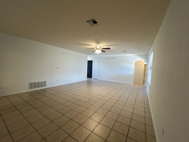 Building Photo - 3908 Fieldcrest Dr