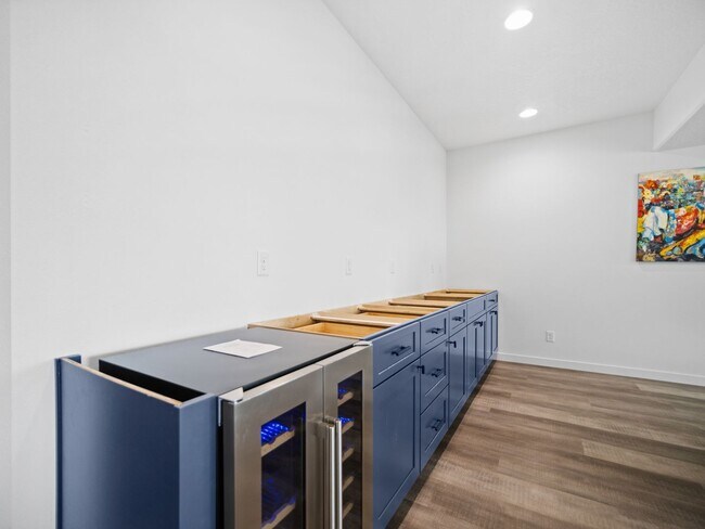 Building Photo - 4 bedroom Modern Home at Eagle Ridge Estates