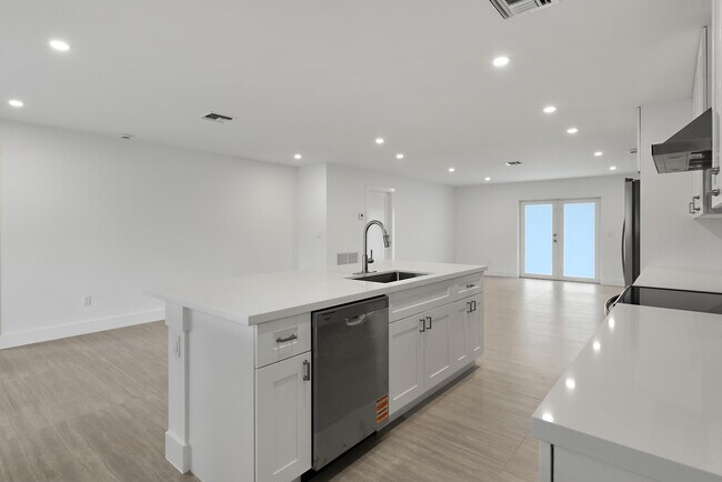 Building Photo - 13177 47th Ct N