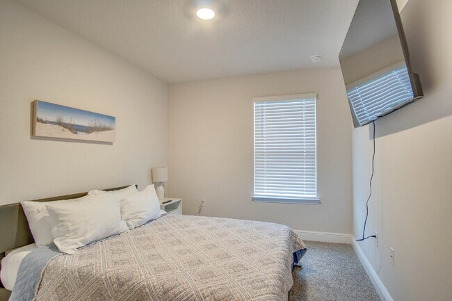 Building Photo - Gulf Breeze 3BR/2.5BA New Construction Townhome - Special: ½ Off Deposit for Active-Duty Military!