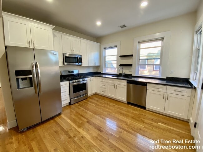 Building Photo - 177 School St