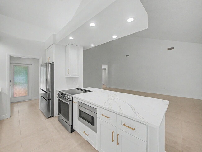 Building Photo - 303 Leeward Dr