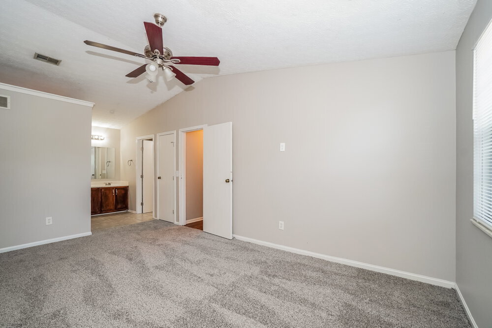 Building Photo - 593 Bridgewater Ct