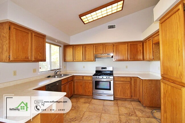 Building Photo - 2882 Sandstone Dr