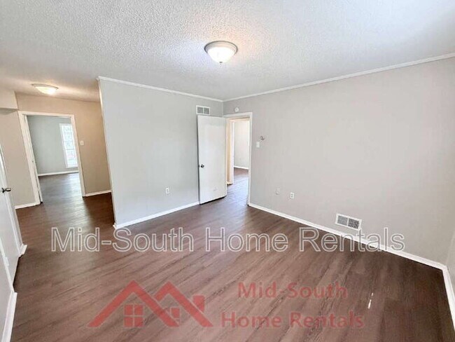 Building Photo - 729 Blackstone Ln