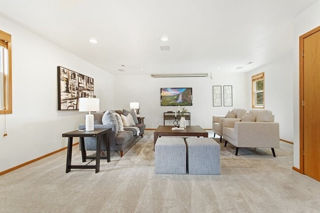 Building Photo - Beautiful Renovated Home in Excellent School District, Sammamish!