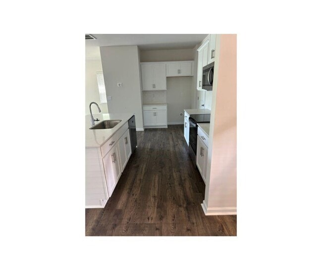 Building Photo - 1215 37th Ave Lane NE