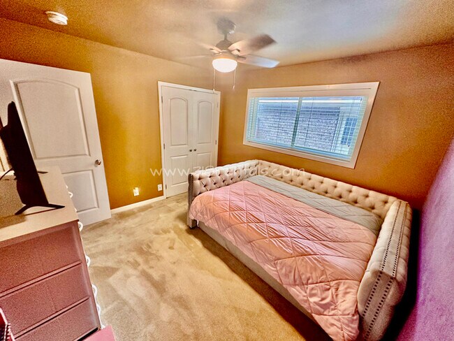 Building Photo - 7313 Camelback Dr