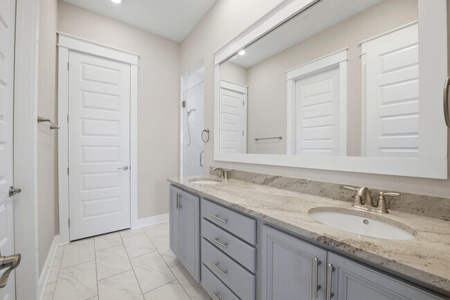 Building Photo - 26 E Pine Lands Lp