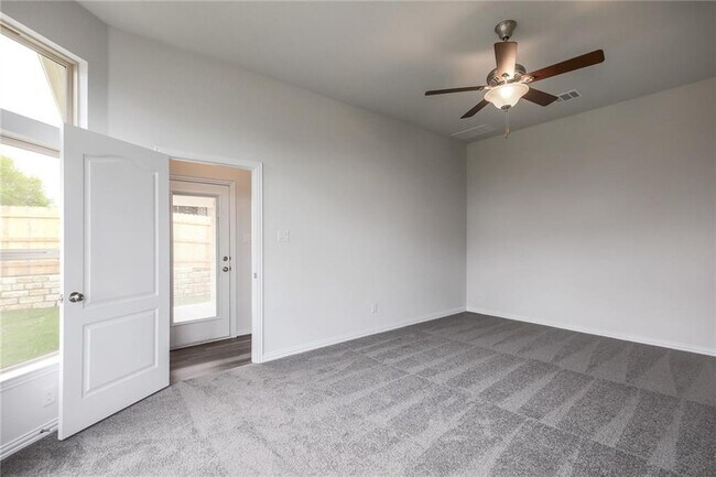 Building Photo - 708 Sunny Ridge Dr