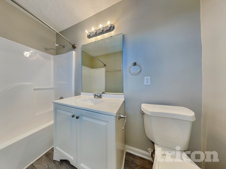 Building Photo - 5 High Glen Ct