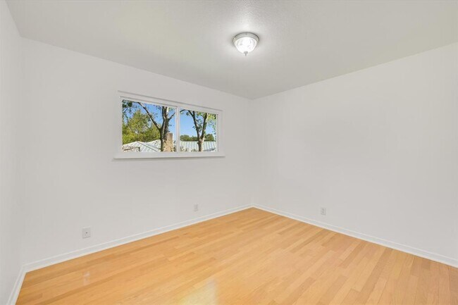 Building Photo - 11803 Broad Oaks Dr