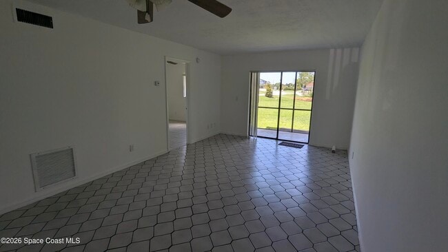 Building Photo - 1606 University Ln