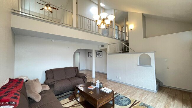 Building Photo - 10721 Pleasant Hills Dr