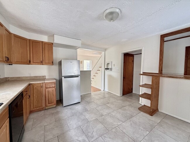 Building Photo - FOR RENT- Spacious 4 Bedroom 2 Bath Home in Penns Grove $2000