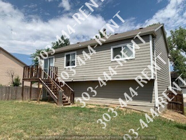 Building Photo - Large 3 Bedroom 2 Bathroom located in Gree...