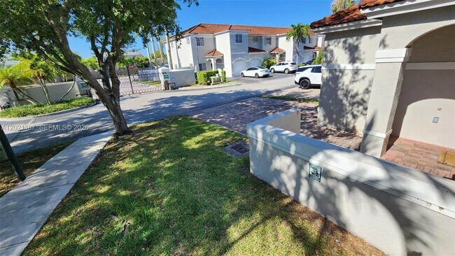 Building Photo - 12601 SW 143rd Ln