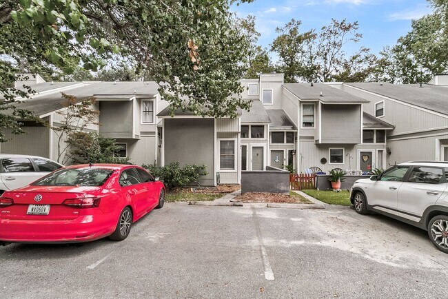 Building Photo - Pond View 3 Bed 2 Bath Home in AshleyTowne...