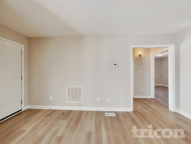 Building Photo - 1004 Spruce Dr