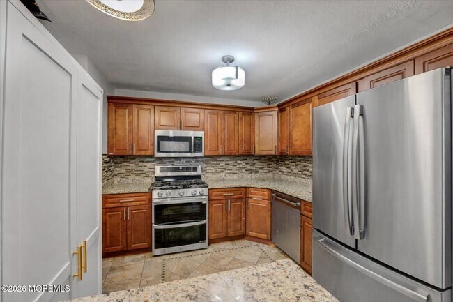 Building Photo - 306 Bromley Pl