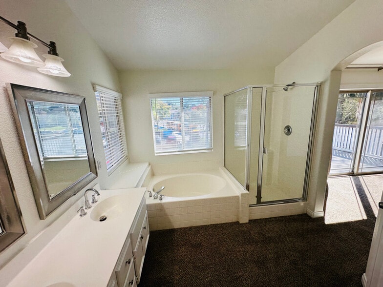 Building Photo - 807 Allen Dr