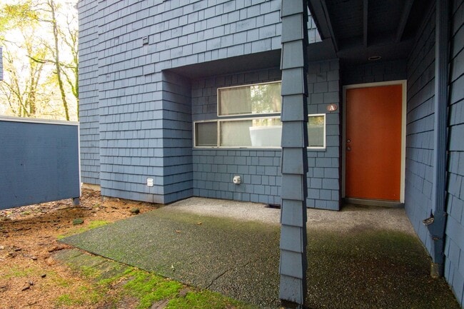 Building Photo - Gorgeous & Bright 1-Bed w/ Wood-Burning Fireplace, W/D, & Private Patio!