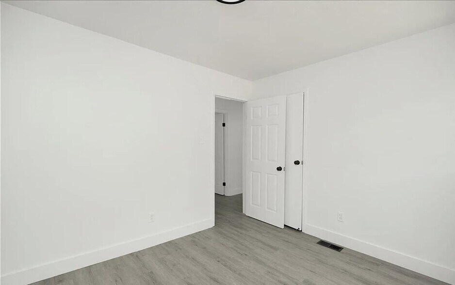 Building Photo - 5188 Goldmar Dr