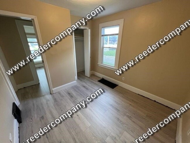 Building Photo - Updated cozy 2 bedroom house