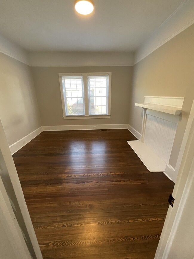 Building Photo - 603 Poplar Ave