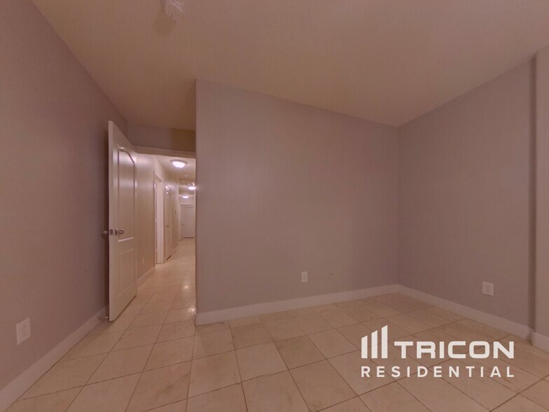 Building Photo - 810 S Greenleaf Ln