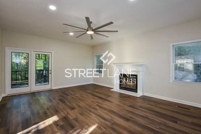 Building Photo - NOW OFFERING FIRST FULL MONTH FREE OR ONE ...