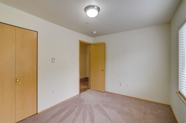 Building Photo - GET 2 MONTHS FREE RENT ON SELECT UNITS!!!