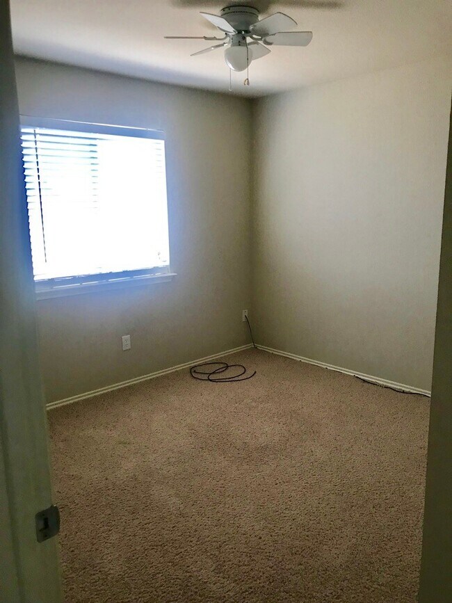 Building Photo - GREAT HOME! GREAT LOCATION