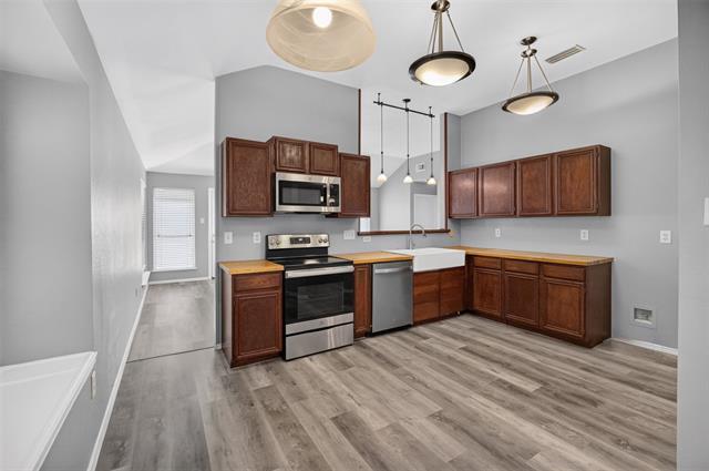 Building Photo - 6318 Brookcrest Dr