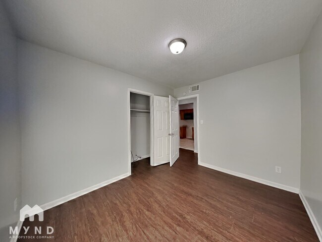 Building Photo - 6575 Ridgewood Rd