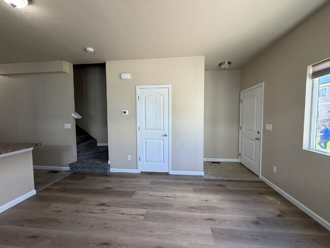 Building Photo - Beautiful 2-Story Townhome with Finished Basement