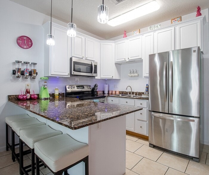 Kitchen - 1110 Century Oaks Dr