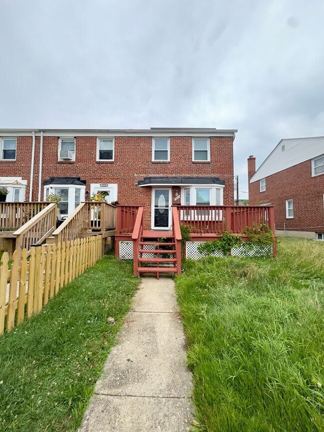 Building Photo - Charming 3 Bedroom/2 Bathroom Townhome in Dundalk, MD!