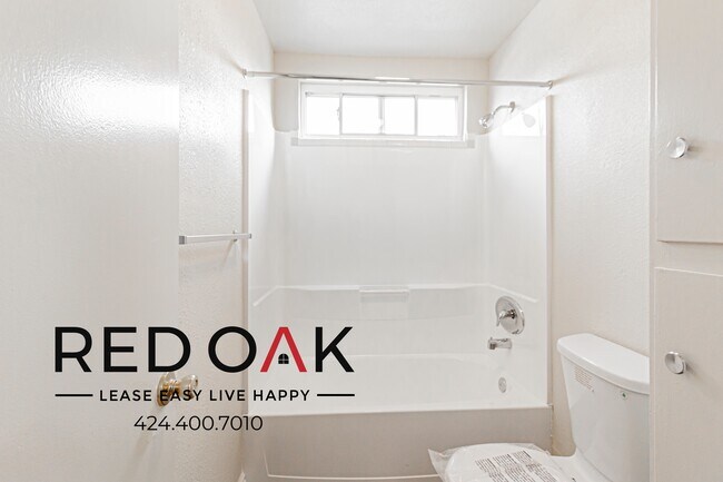 Building Photo - 4900 Clair Del Ave