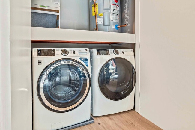 Building Photo - 28 Poplar St