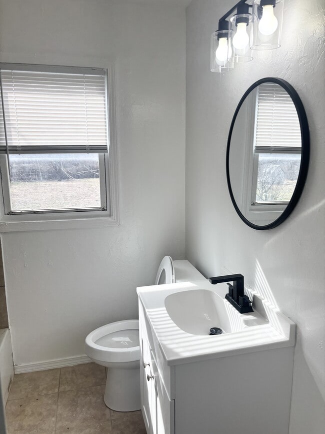 Building Photo - 4320 SE 43rd St