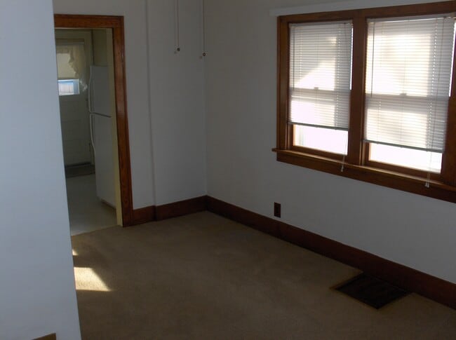 Building Photo - 927 Forest Ave