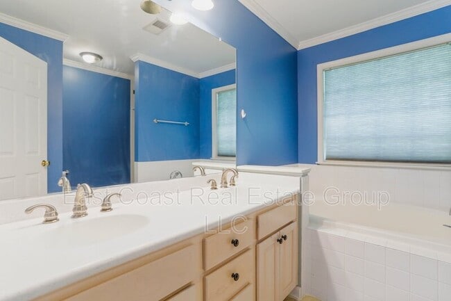 Building Photo - 77 Grassy Meadow Rd