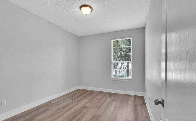 Building Photo - 4431 Vista Point Ln
