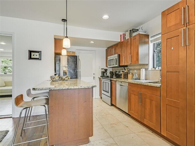 Building Photo - 1021 Ellingson Ln