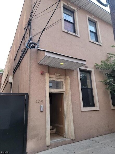 Building Photo - 409 W 53rd St