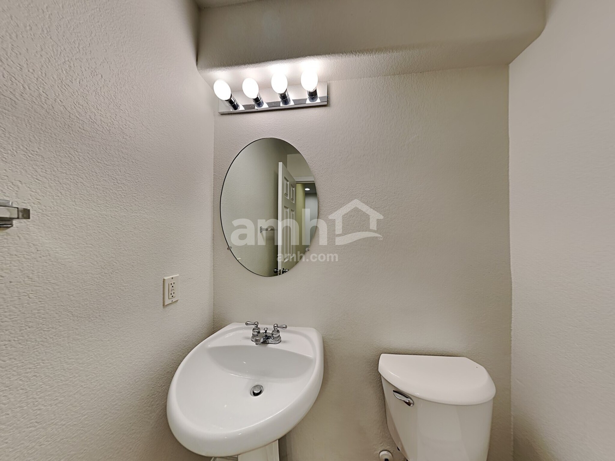 Building Photo - 542 Eresma St