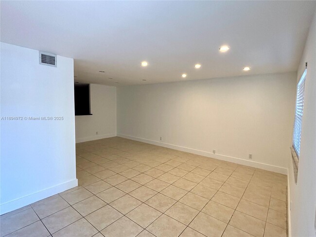 Building Photo - 3328 Quail Close