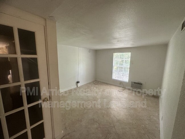 Building Photo - 721 W Socrum Loop Rd